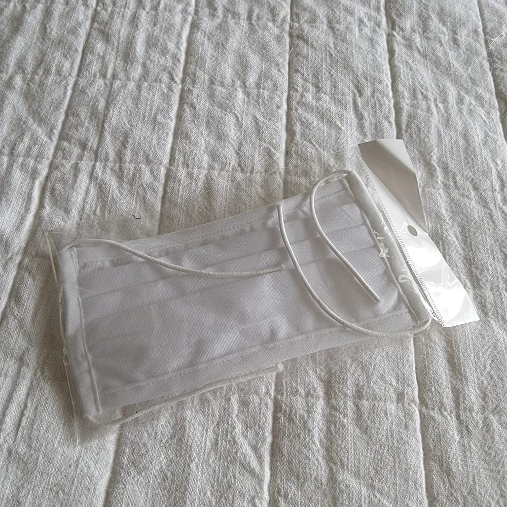 Brand New Wayre Face Mask White OS